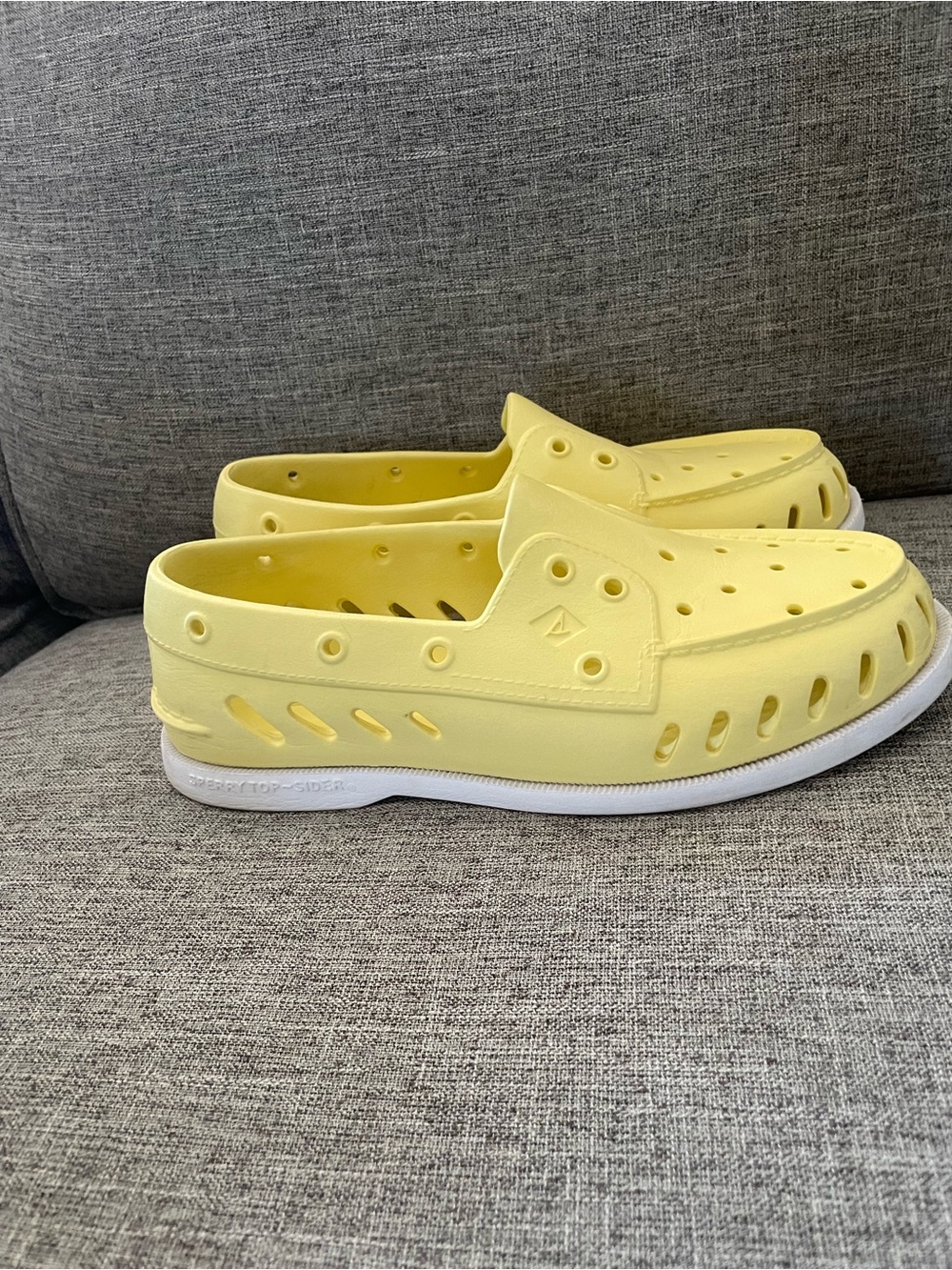 Sperry Top Sider Yellow unisex Cut out design slip on Foam Rubber Boat shoe M7W9